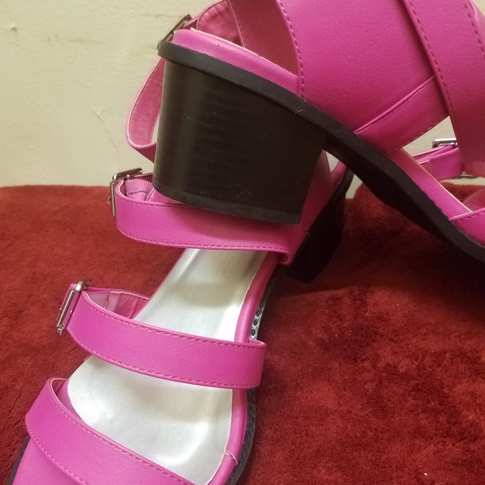 Sandals - Picture 2 of 3